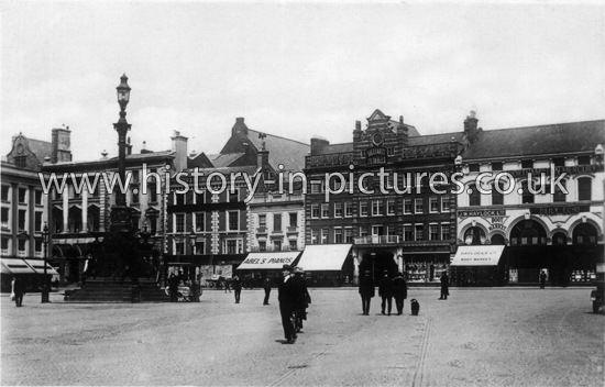 The Market Square and Fountain, Northampton. c.1915.